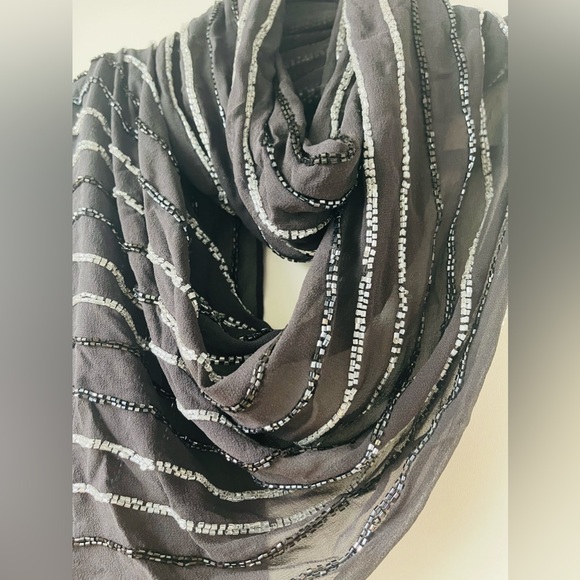 TILO Scarves Sparkle ❤️ Gorgeous hand-beaded with a gorgeous weight like jewelry - Picture 10 of 11
